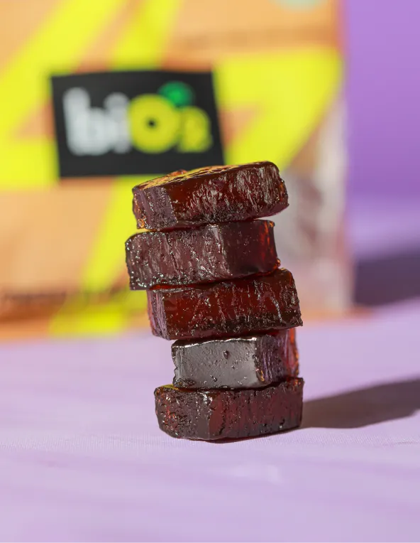 Uma pilha de biO2 Energy Gummy Tâmara com Caramelo