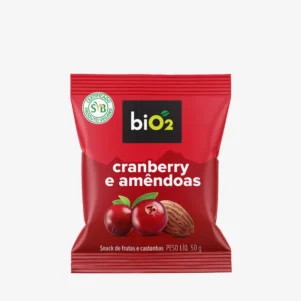 Cranberries e amêndoas biO2, vegano e sem glúten, em um pote de cerâmica