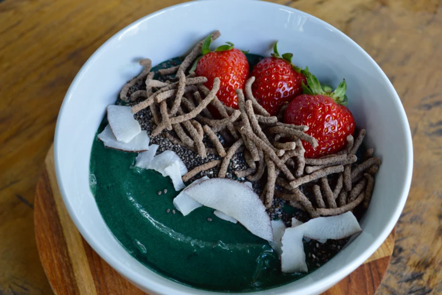 Receita de smoothie bowl de espirulina proteico