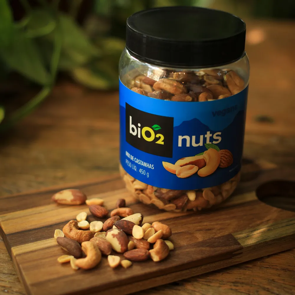 Pote de 450 gramas do Mix de Castanhas biO2, vegano e sem glúten, mostrando as castanhas.