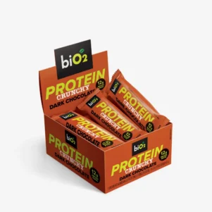 Barra Crocante de Proteína biO2 linha Protein & Performance, Vegana e Sem Glúten, sabor Dark Chocolate, caixa com 9 unidades de 50 gramas cada.