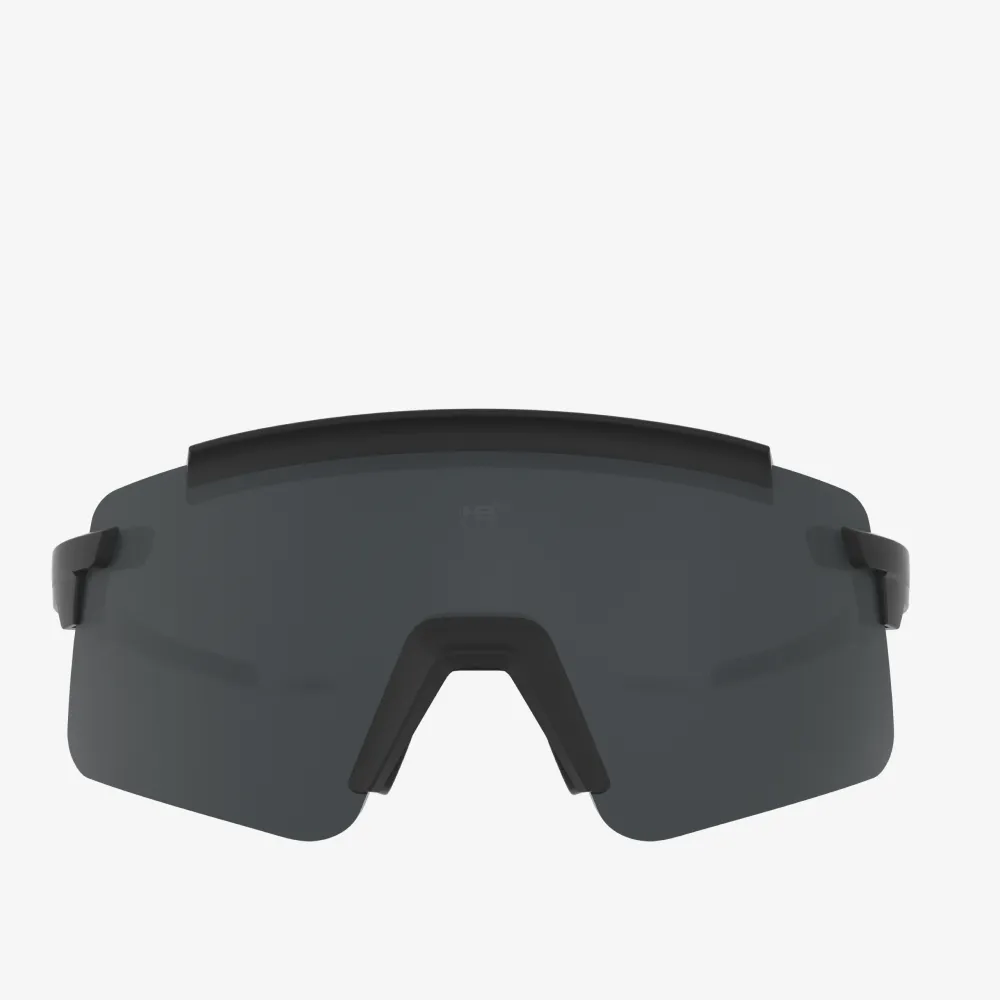 parte da frente óculos de sol esportivo HB na cor preta, nome do modelo Apex Matte