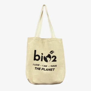 Ecobag biO2 de material biodegradável e renovável, juta, com logo biO2 preto e a frase "I love I am I save The Planet".