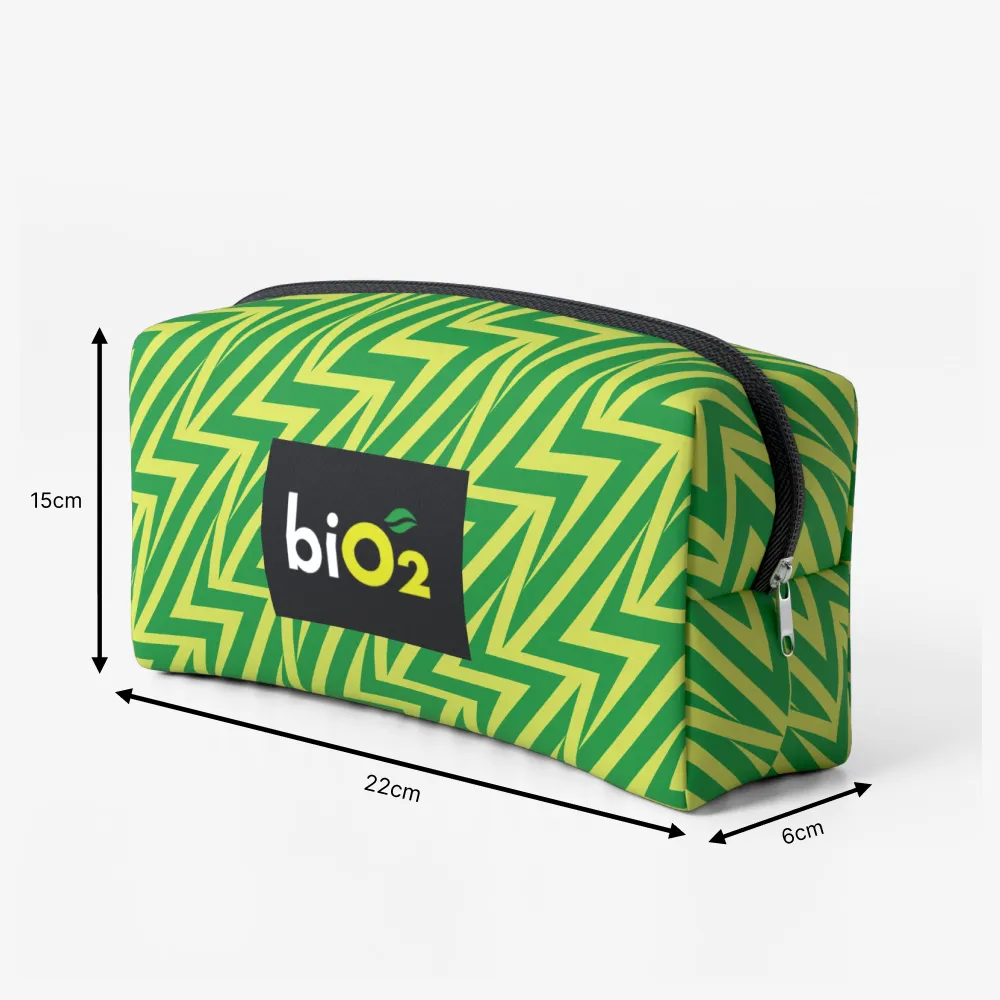 Necessaire Energy Verde biO2 foto de lado com medidas 6cm de largura, 22 cm de comprimento e 15 cm de altura